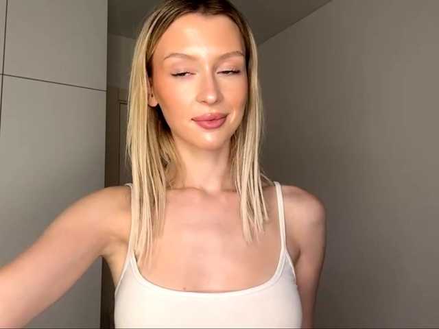 DelsieBrozell live cam on BongaCams