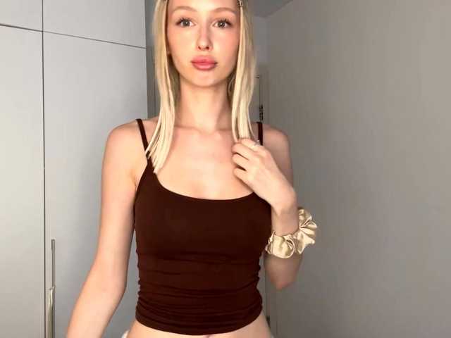 DelsieBrozell live cam on BongaCams