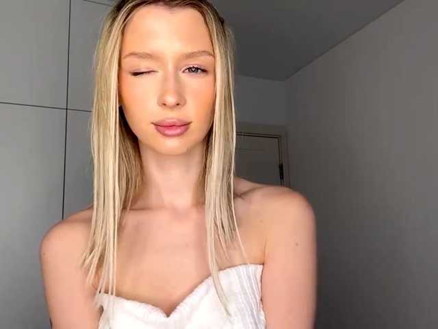DelsieBrozell live cam on BongaCams