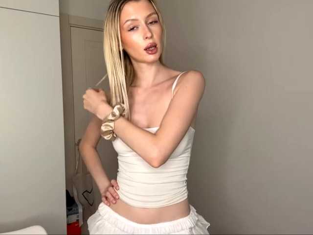 DelsieBrozell live cam on BongaCams