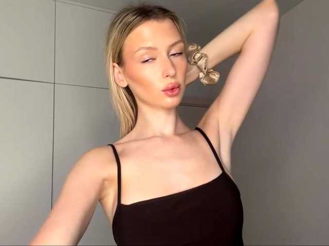 DelsieBrozell live cam on BongaCams