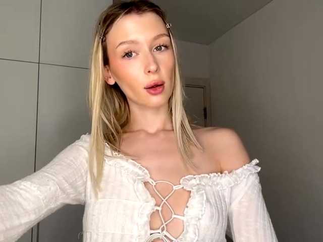 DelsieBrozell live cam on BongaCams