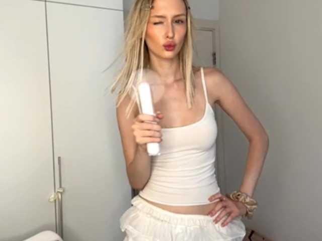 DelsieBrozell live cam on BongaCams