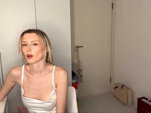 DelsieBrozell live cam on BongaCams