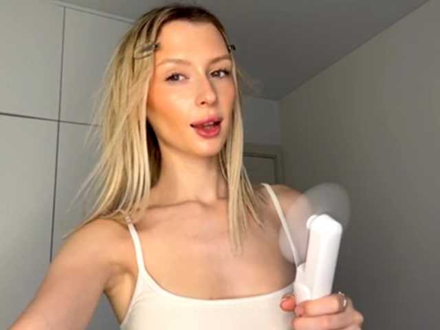 DelsieBrozell live cam on BongaCams