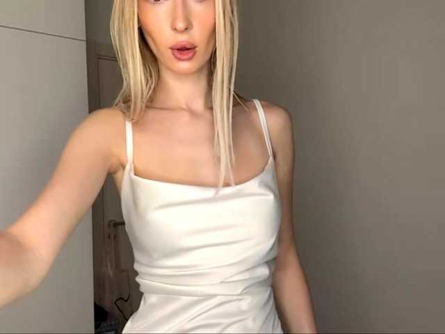 DelsieBrozell live cam on BongaCams