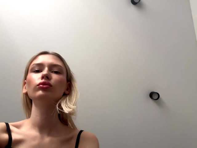 DelsieBrozell live cam on BongaCams