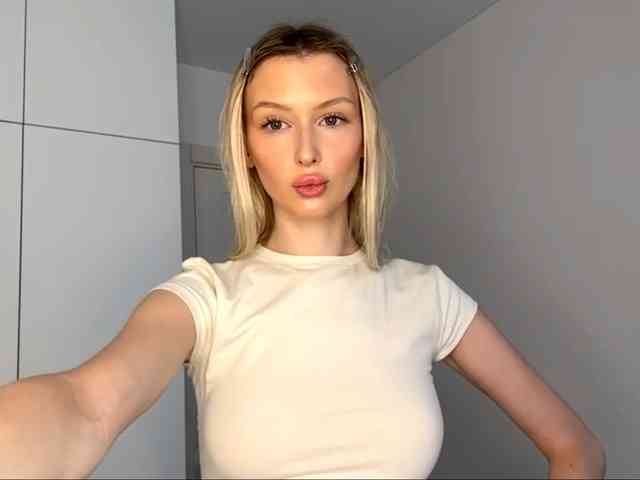 DelsieBrozell webcam