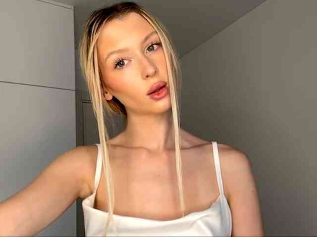 DelsieBrozell webcam