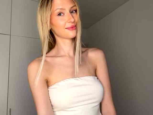 DelsieBrozell Live Webcam on BongaCams