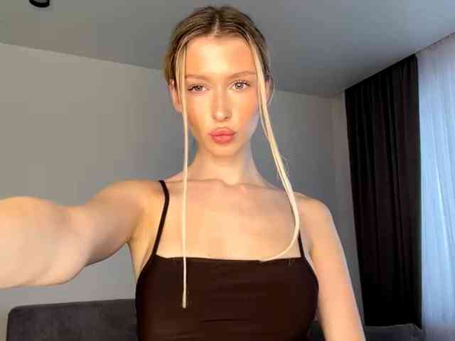 Modelo: DelsieBrozell