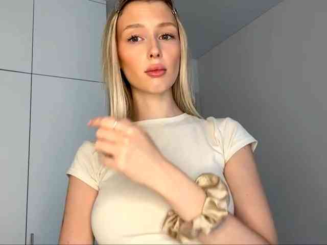 DelsieBrozell webcam
