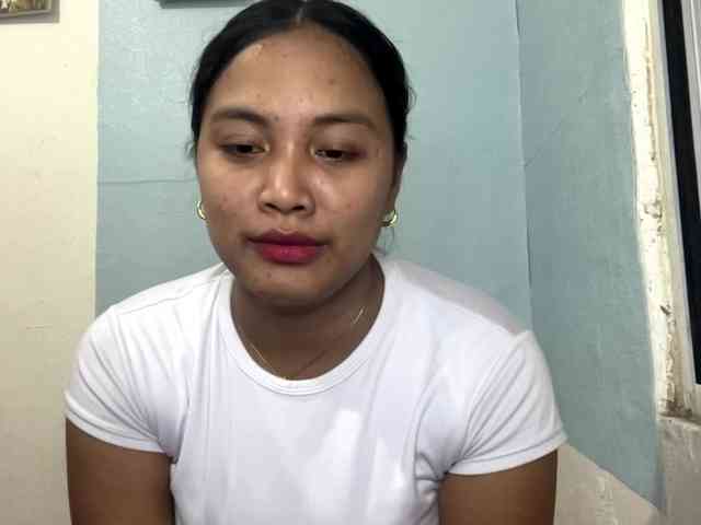 Divinastuhr's cam show statistics and live stream