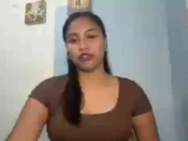 Divinastuhr's cam show statistics and live stream