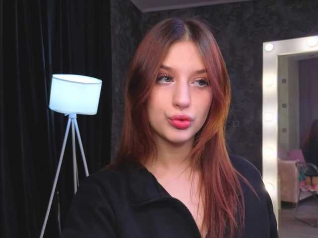 Lisa-Allison live cam on BongaCams