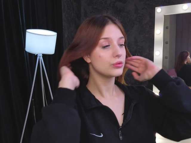 Lisa-Allison live cam on BongaCams