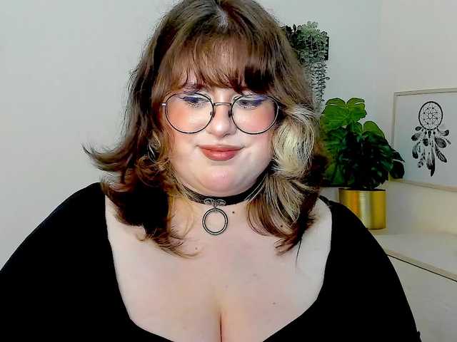le modèle OpheliaLush est en webcam porno dans un show sur le site bongacams, il possède les tags suivants: White/Caucasian,Brunette,Shaved