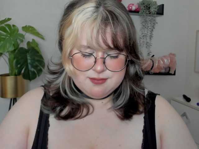 OpheliaLush live cam preview