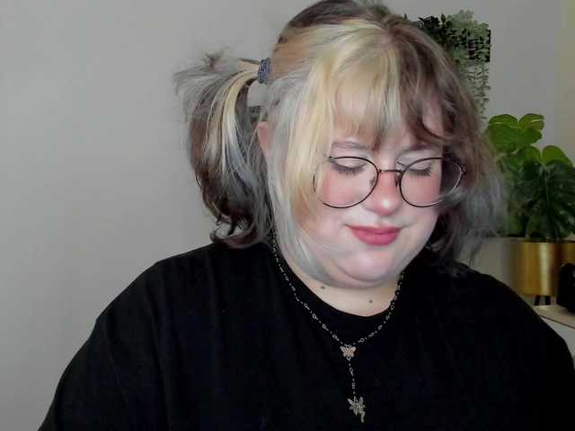 OpheliaLush live cam preview