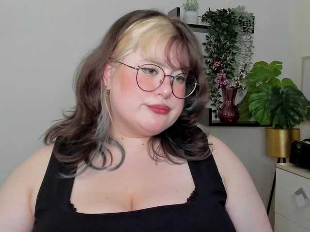 OpheliaLush live cam preview