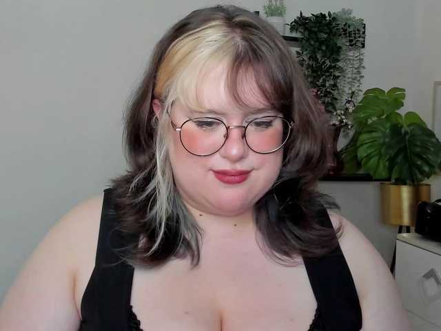 OpheliaLush live cam preview