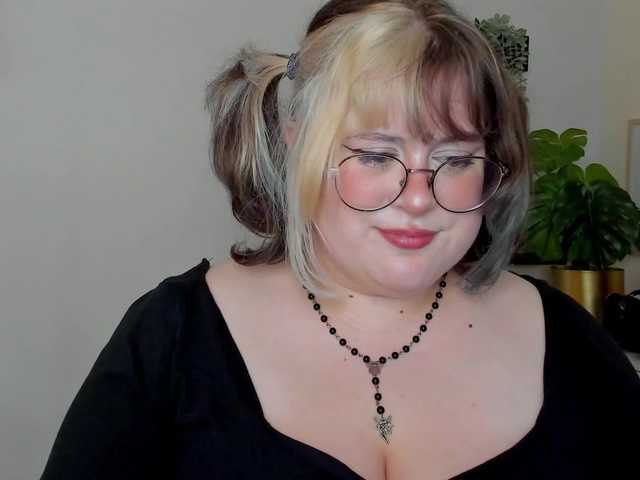 OpheliaLush live cam preview