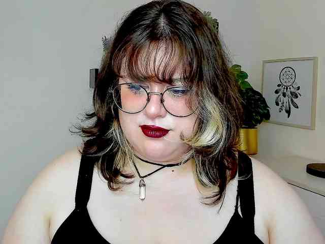 OpheliaLush Live Webcam on BongaCams