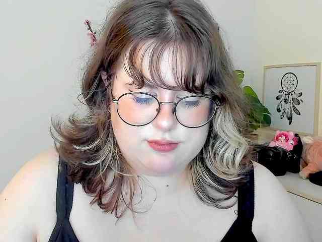 OpheliaLush webcam