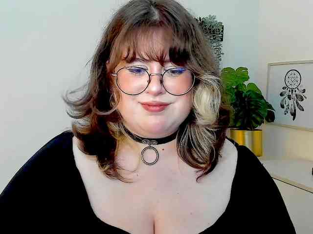 OpheliaLush webcam