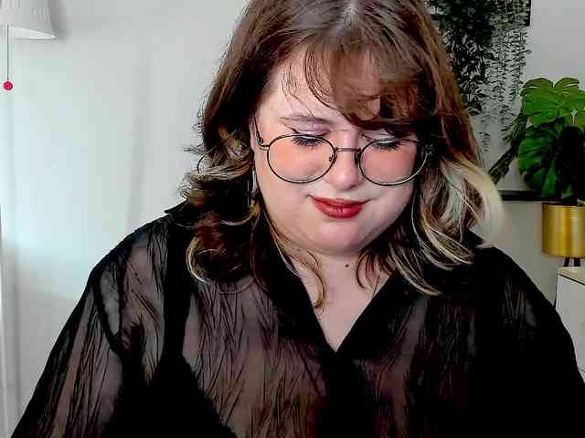 OpheliaLush webcam