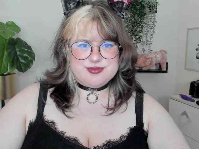 OpheliaLush webcam