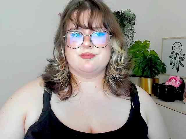 OpheliaLush webcam