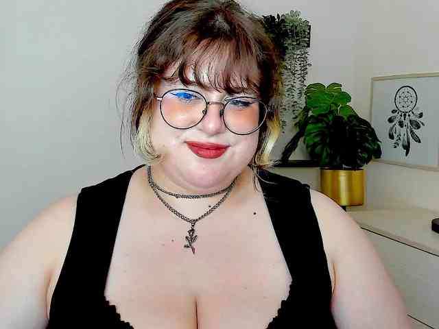 OpheliaLush webcam