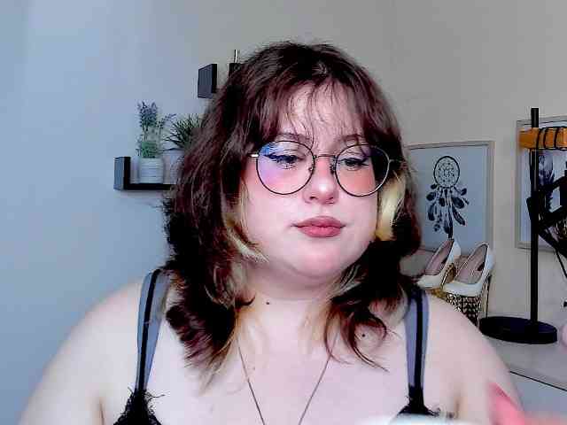 OpheliaLush webcam