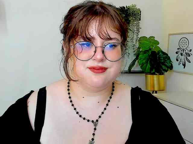 OpheliaLush webcam