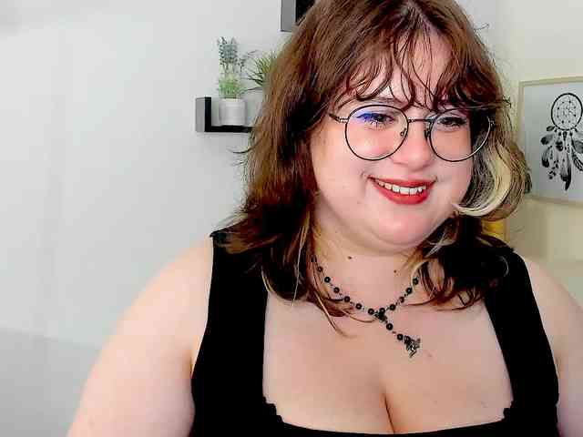 OpheliaLush webcam
