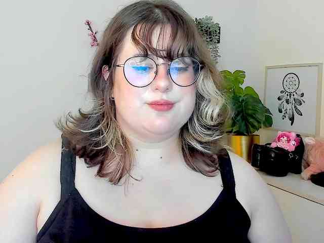 OpheliaLush webcam