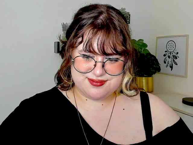 OpheliaLush webcam