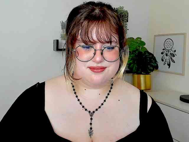 OpheliaLush webcam