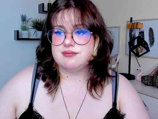 OpheliaLush webcam