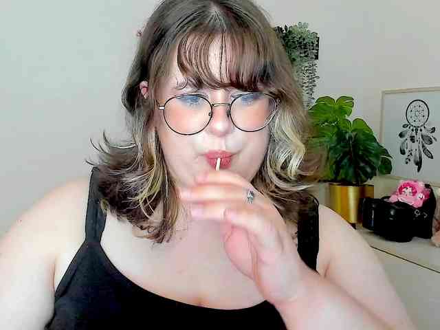 Model: OpheliaLush
