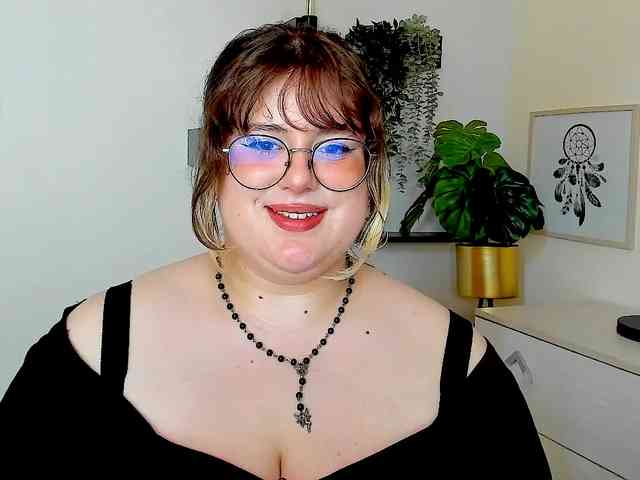 OpheliaLush webcam