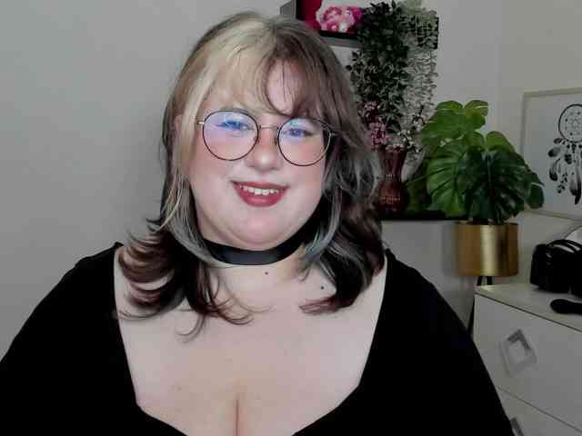 OpheliaLush webcam