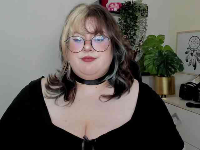 OpheliaLush webcam