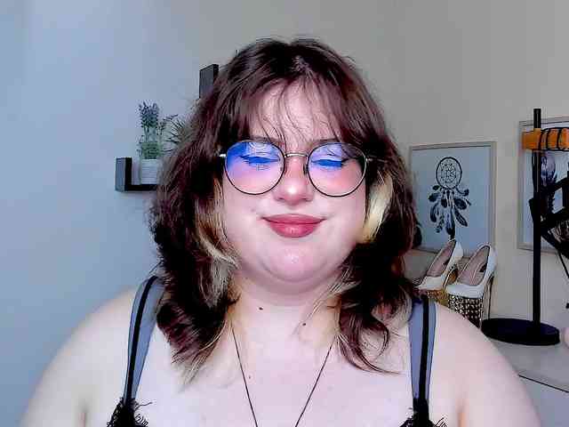 OpheliaLush webcam