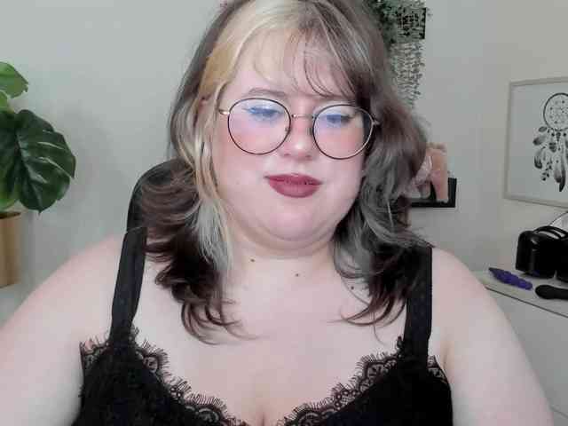 OpheliaLush webcam
