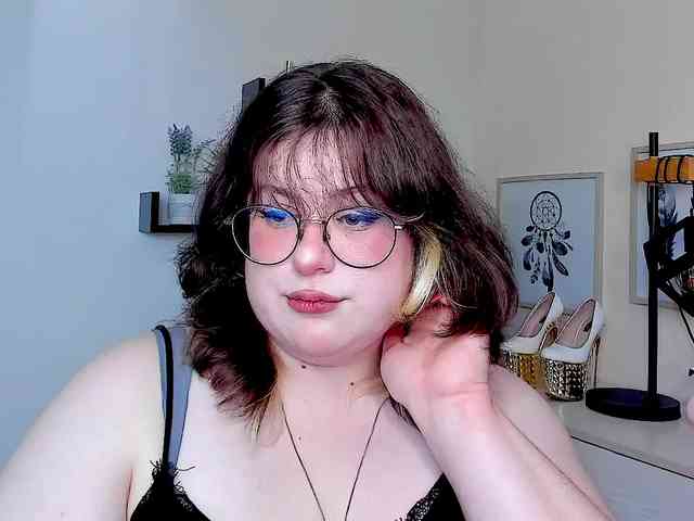 OpheliaLush webcam