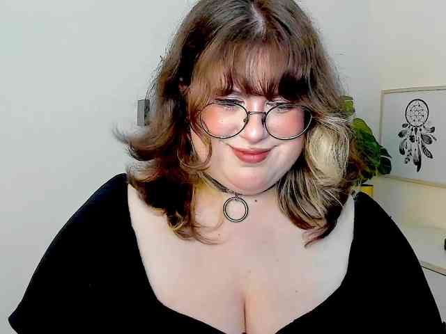 OpheliaLush webcam
