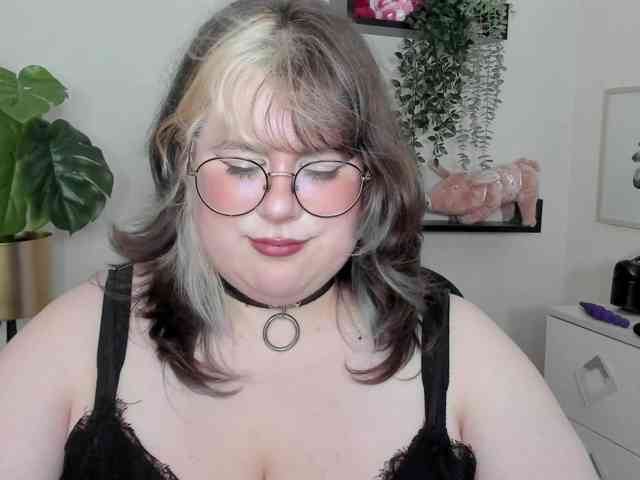 OpheliaLush webcam