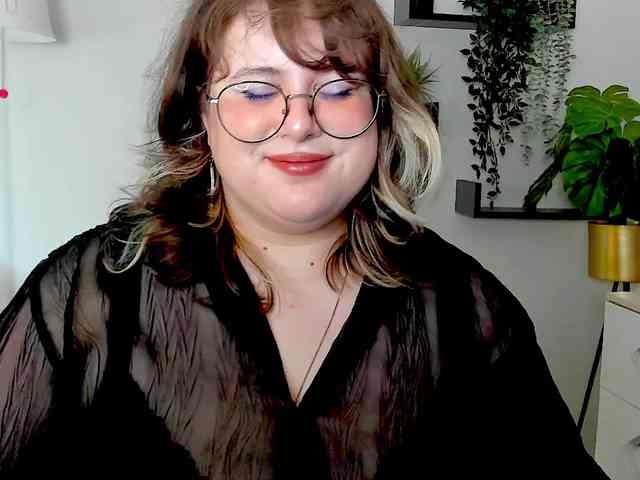 OpheliaLush webcam